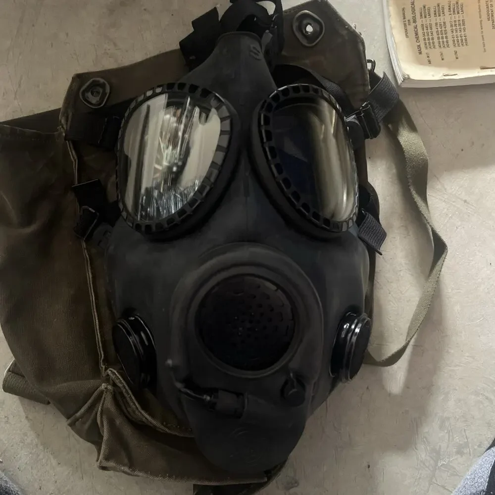 Vintage US Military M17 A2 Chemical Gas Biological Mask - Excellent condition